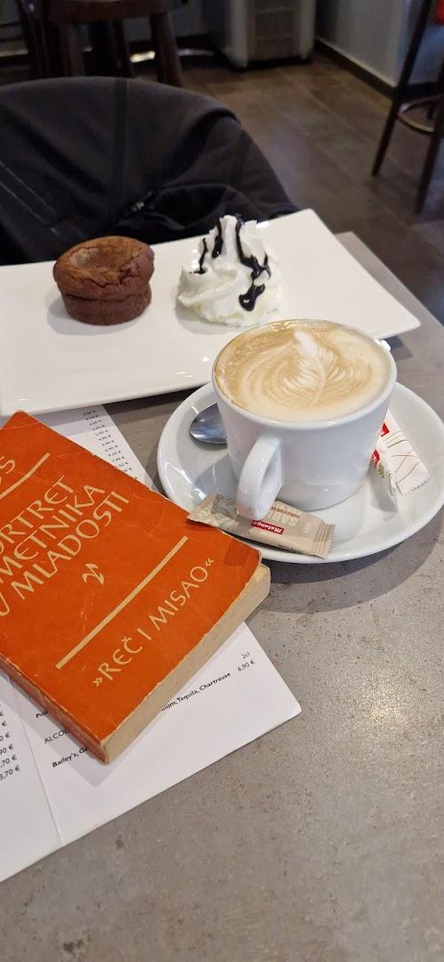 Central Cafe - Photo 3